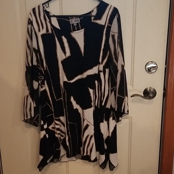 JM Collection tunic length top - Picture 1 of 6